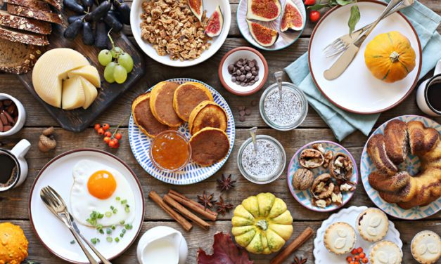 8 Tips on Hosting Thanksgiving Brunch for a Large Group