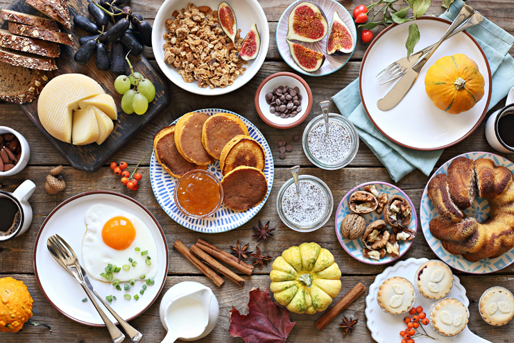 8 Tips on Hosting Thanksgiving Brunch for a Large Group