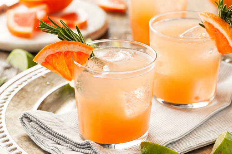 Refreshing Grapefruit and Tequila Palomas with Rosemary