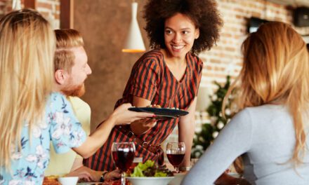 10 Tips for Hosting Friendsgiving