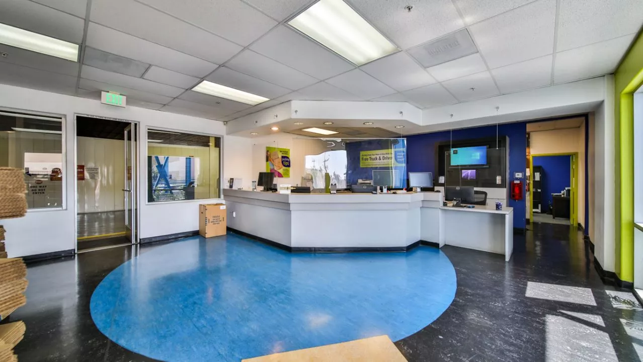 Price Self Storage West Los Angeles La Brea Avenue office