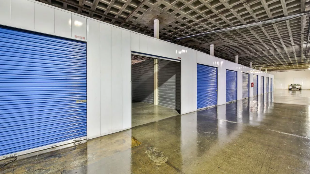 Price Self Storage West Los Angeles La Brea large hallways