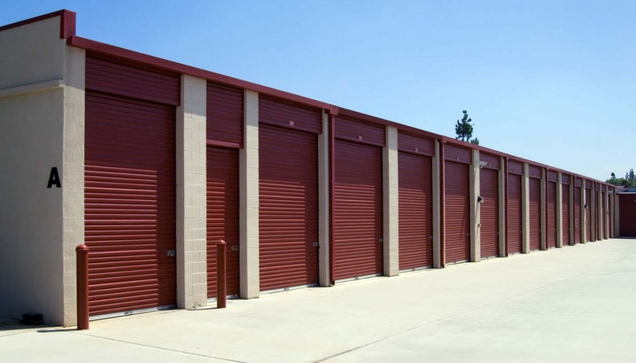 Extra large storage units with drive up access and roll up doors