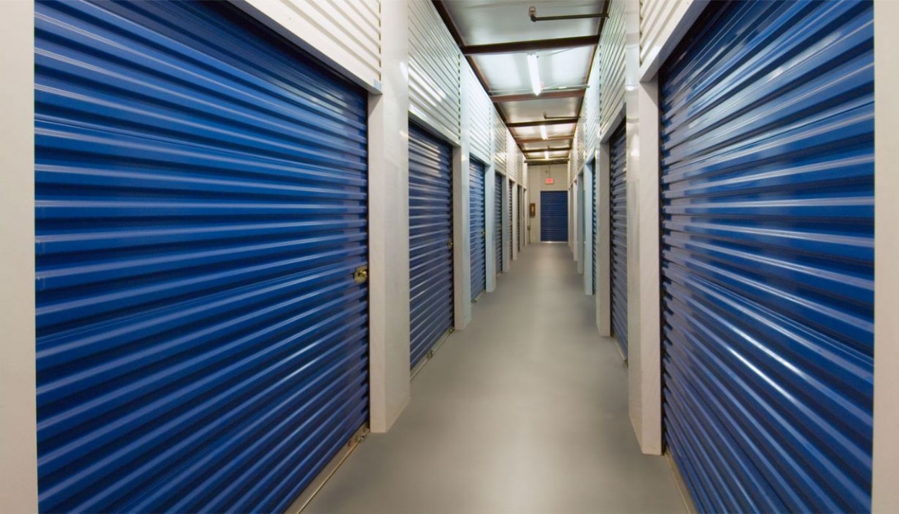 Price Self Storage Azusa interior hallway ground floor storage units