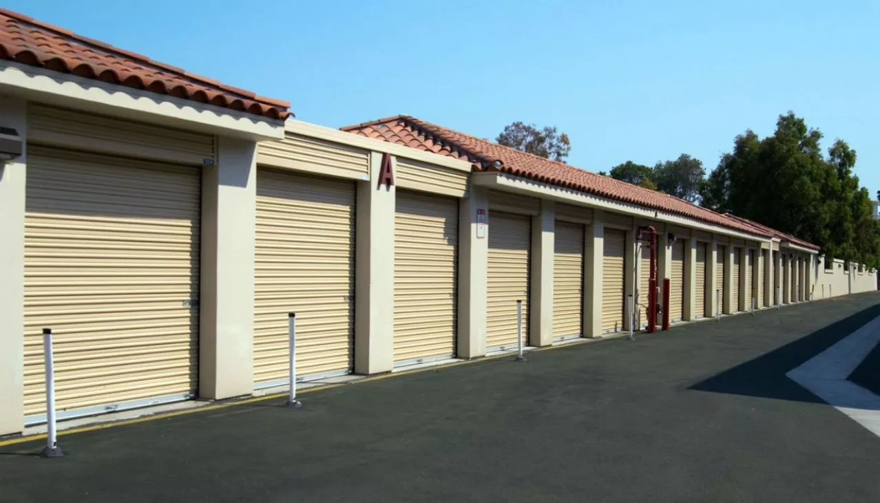 Drive aisle with drive-up self storage units each side