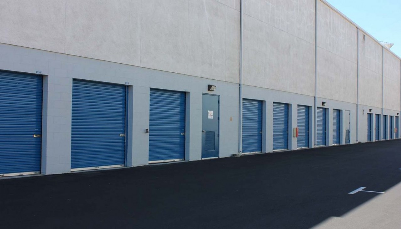 Price Self Storage Walnut Creek garage sized drive up access storage units with roll up doors